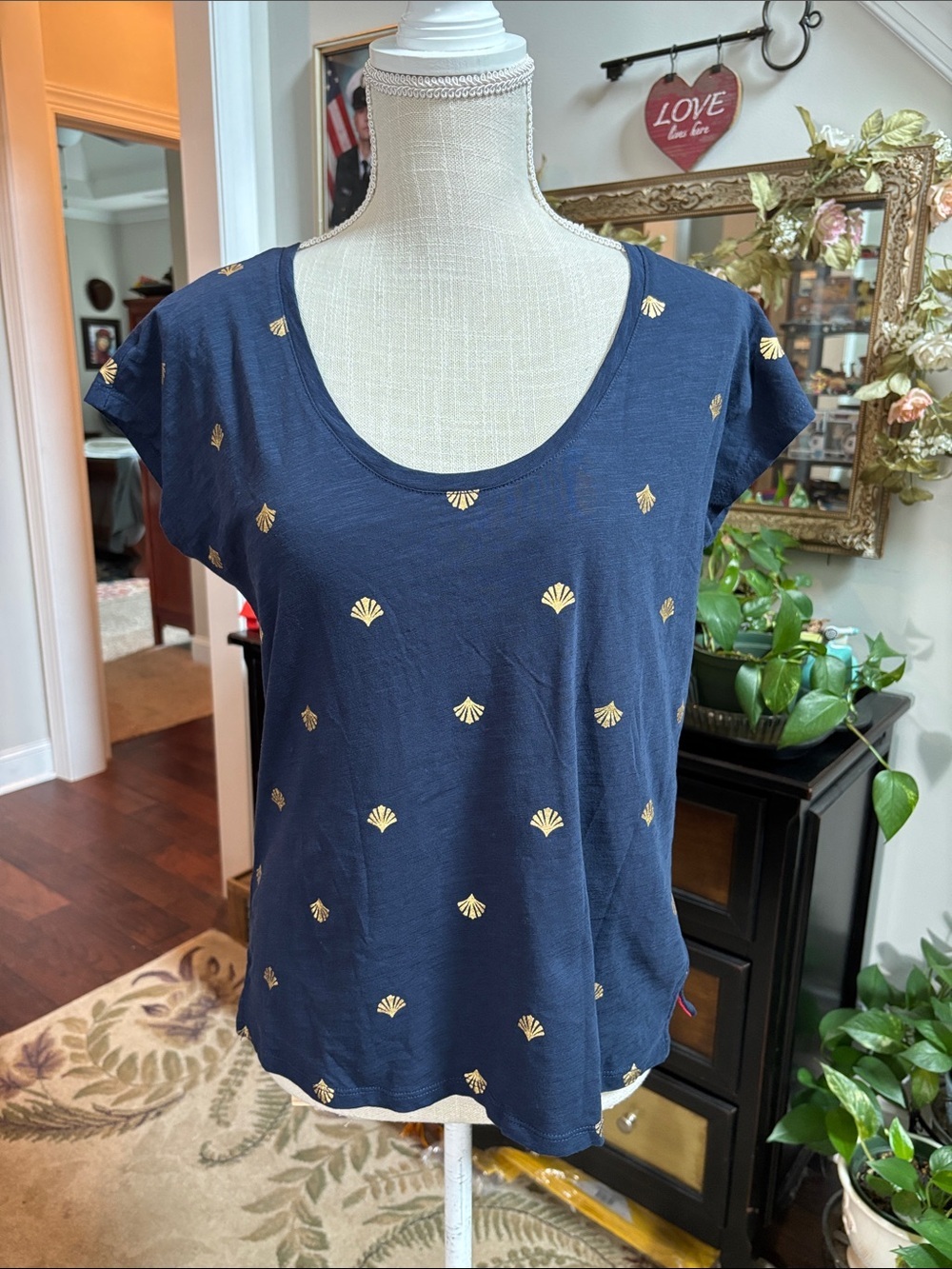 Boden shirt sleeve Navy Shell Print Top with Gold Accents size S